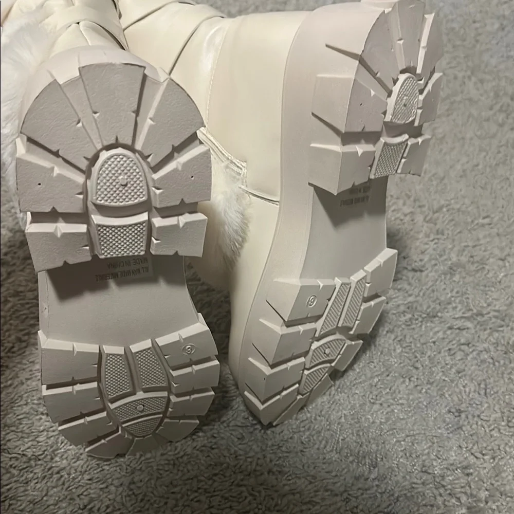 Stylish Cream Fur-Lined Women's Boots - Picture 5 of 6